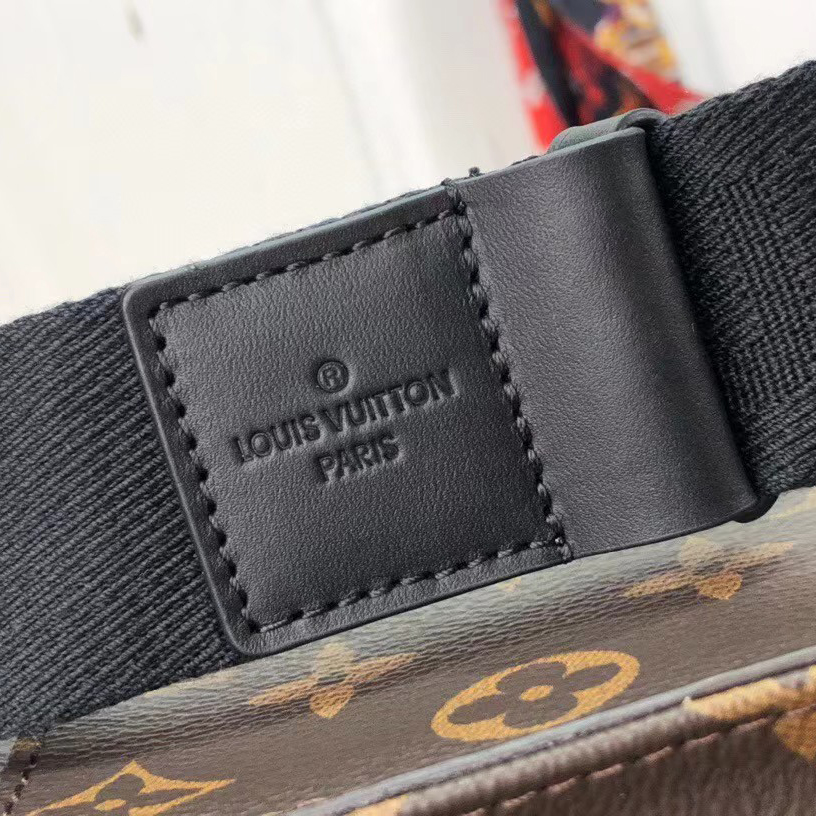 Louis Vuitton S Lock Sling Bag(21-15-4cm)    M45807 - FashionPlug