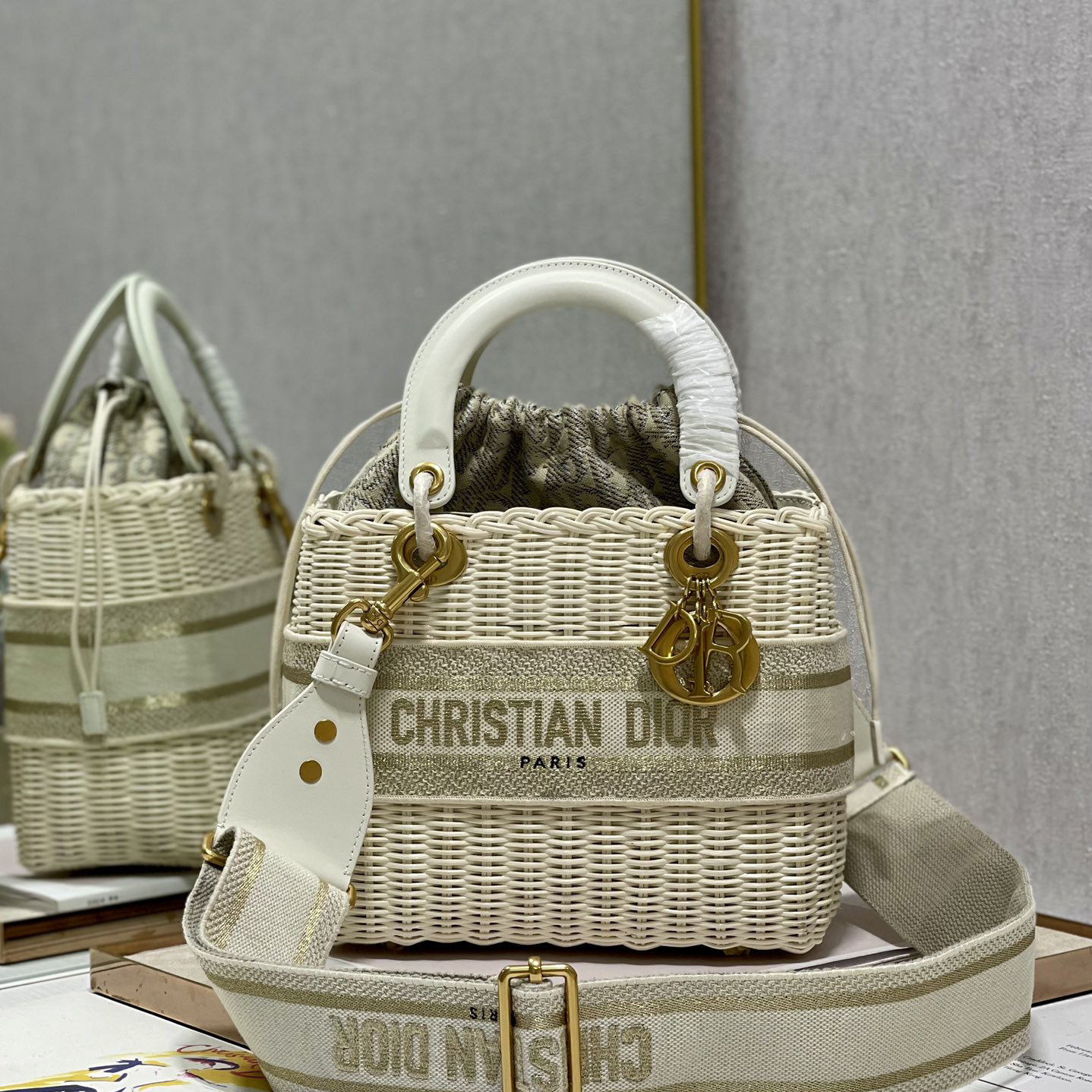 Dior Medium Lady Dior Bag(24-20-11cm) - FashionPlug