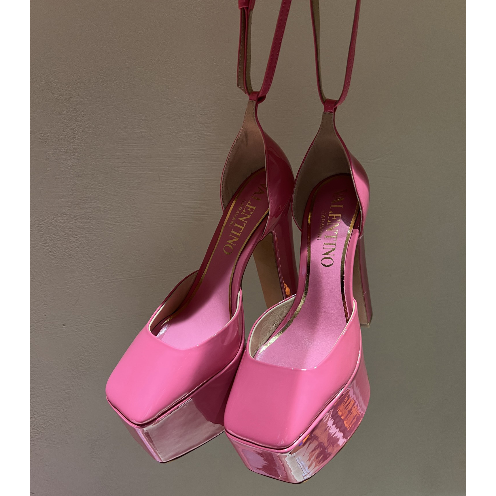 Valenti Garavani Tan-Go Platform Pump In Patent Leather  155 MM - FashionPlug