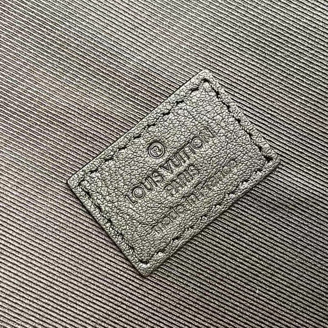 Louis Vuitton Dean Backpack(31-41.5-15cm)   M45335 - FashionPlug