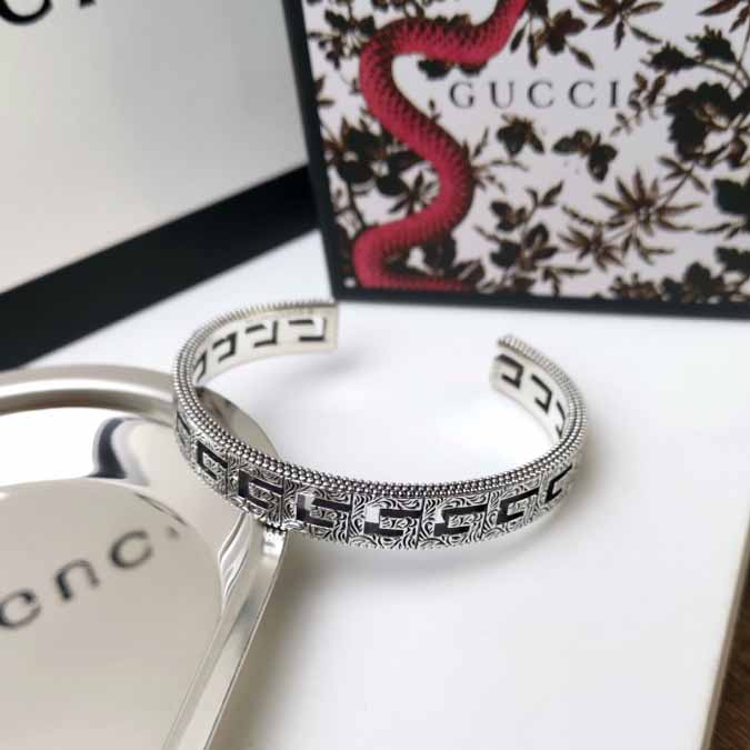 Gucci Silver Bracelet With Square G - FashionPlug