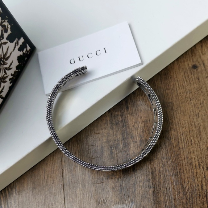 Gucci Silver Bracelet With Square G - FashionPlug