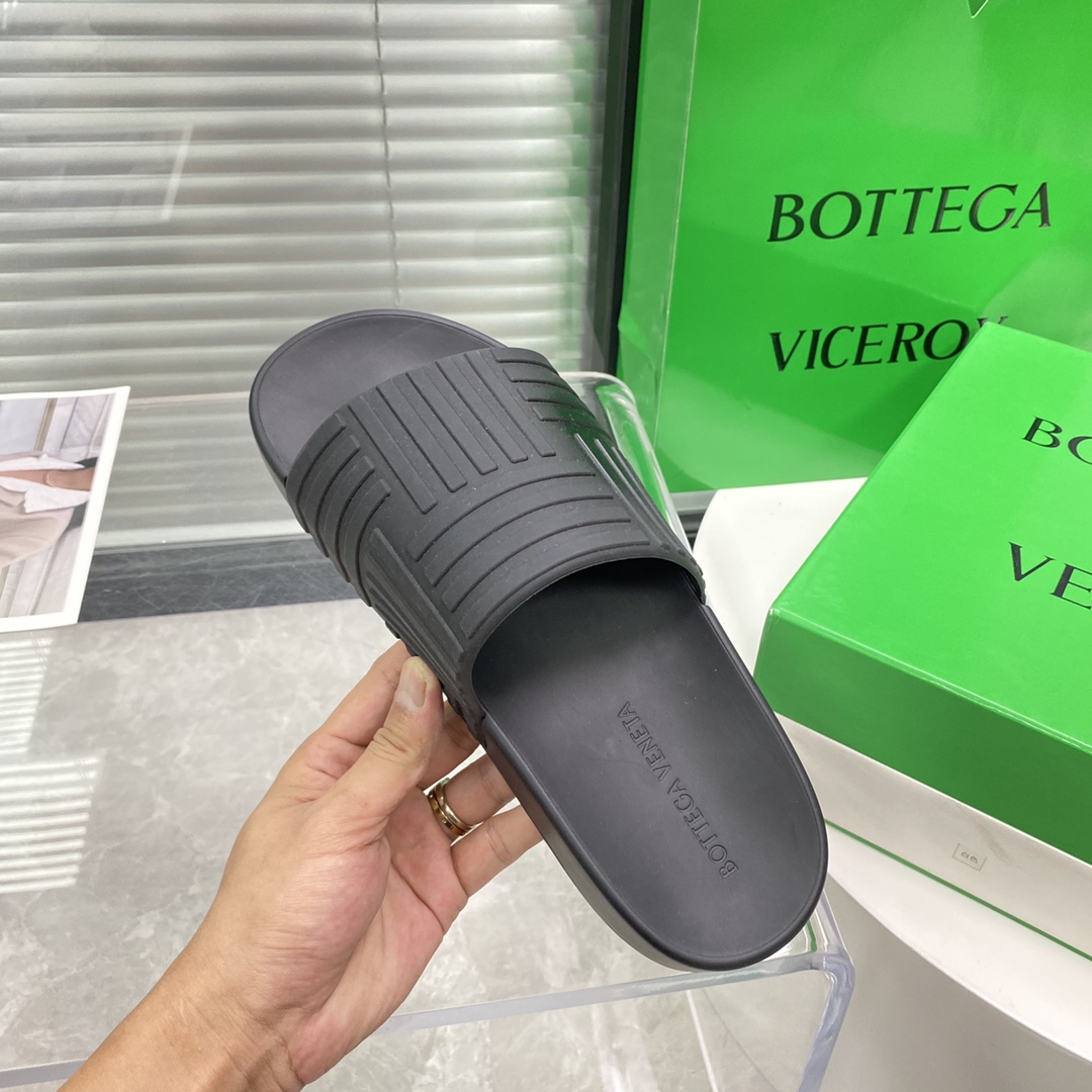 Bottega Veneta Rubber slides - FashionPlug