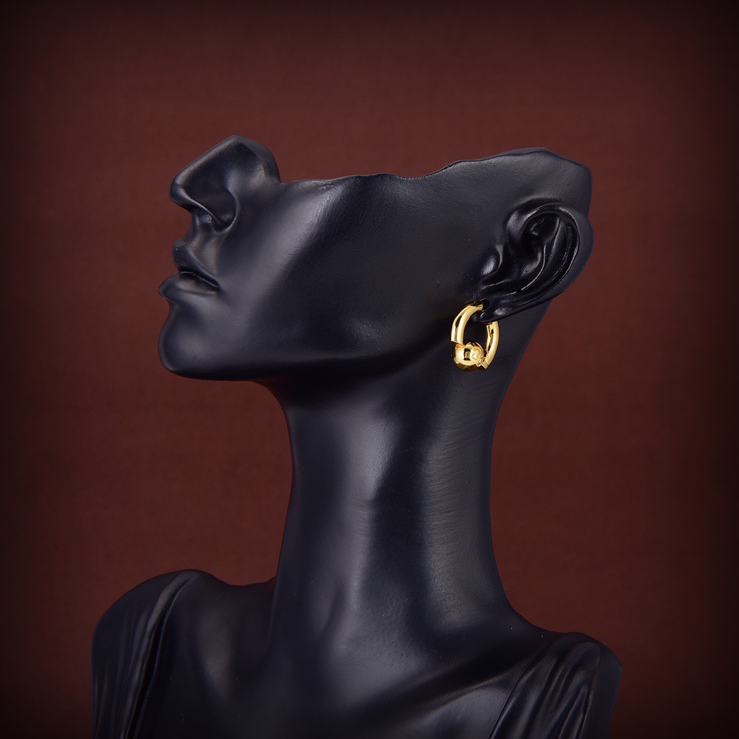 Balenciaga Cut Ear Cuff - FashionPlug