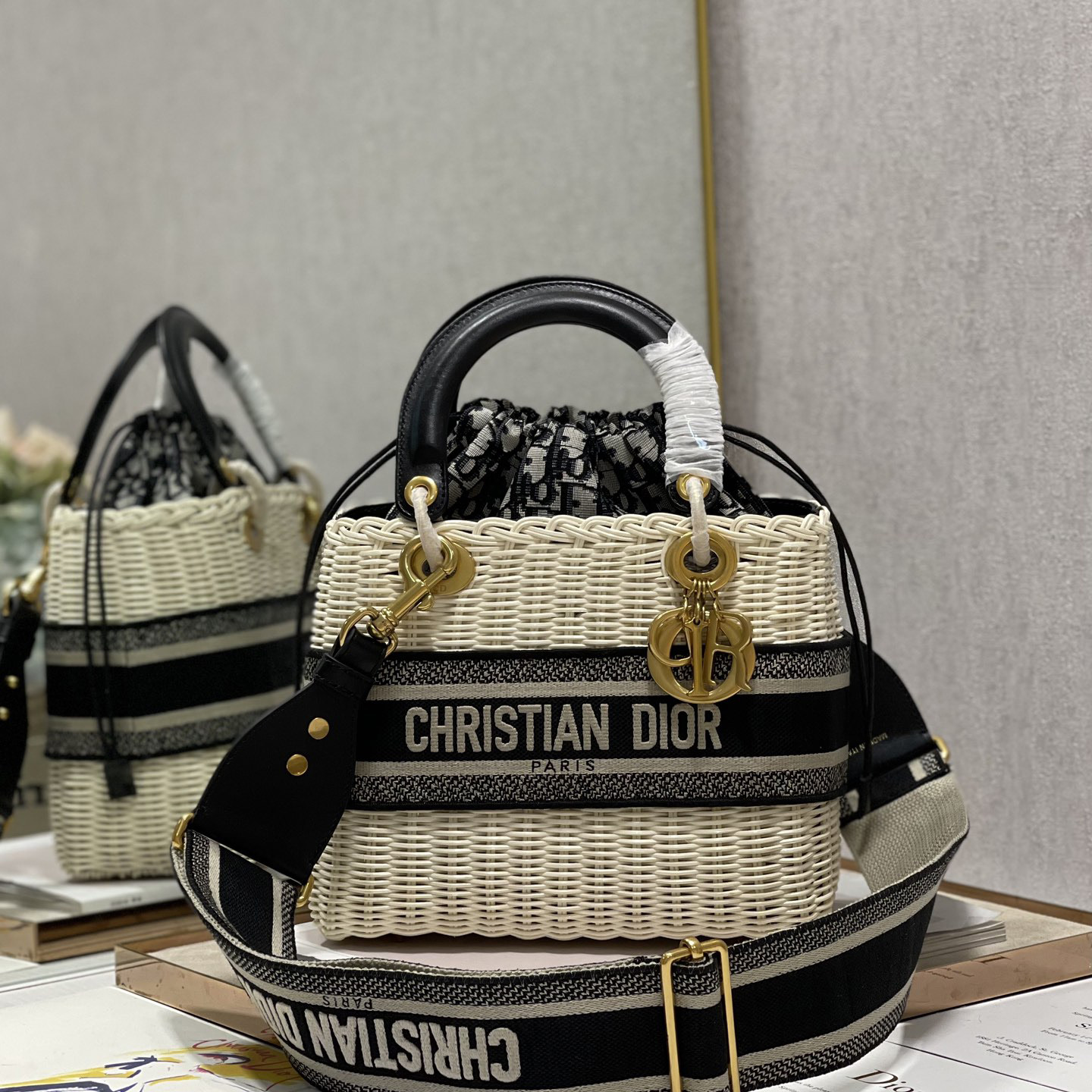 Dior Medium Lady Dior Bag(24-20-11cm) - FashionPlug