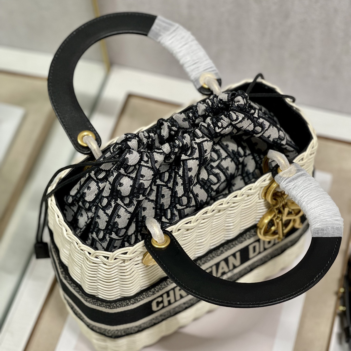 Dior Medium Lady Dior Bag(24-20-11cm) - FashionPlug