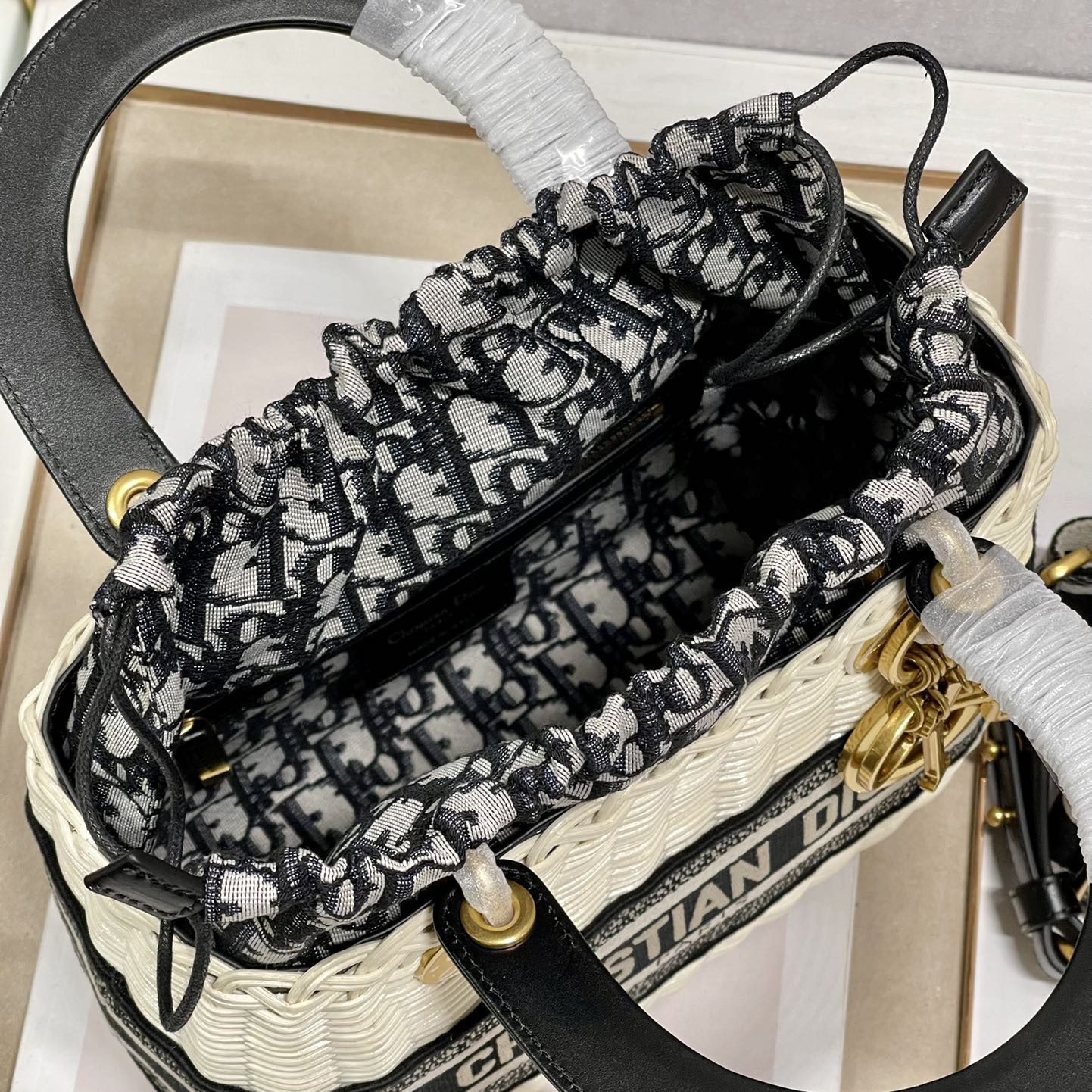 Dior Medium Lady Dior Bag(24-20-11cm) - FashionPlug