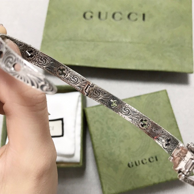 Gucci Silver Bracelet With Interlocking G - FashionPlug
