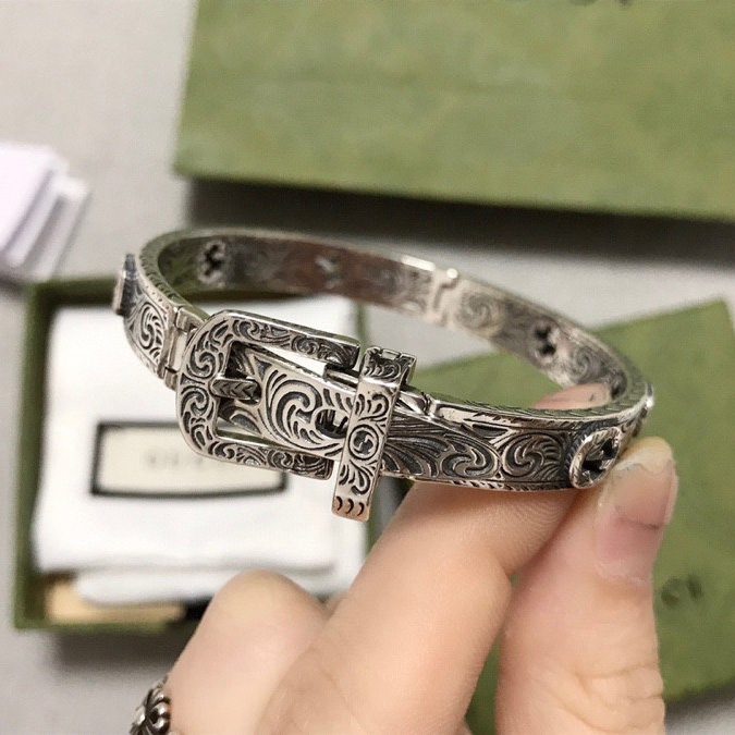 Gucci Silver Bracelet With Interlocking G - FashionPlug