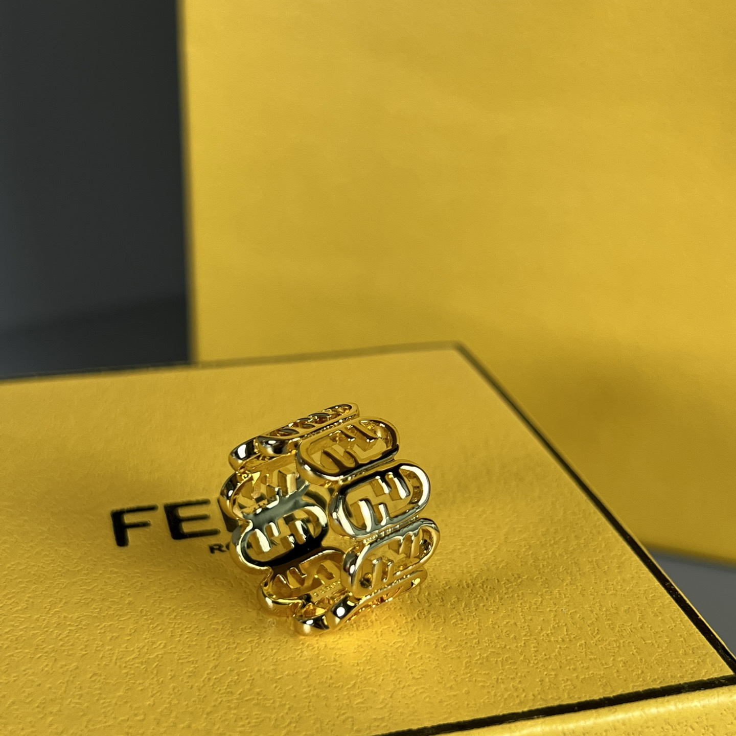 Fendi Fendi O’Lock Gold-Coloured Ring - FashionPlug