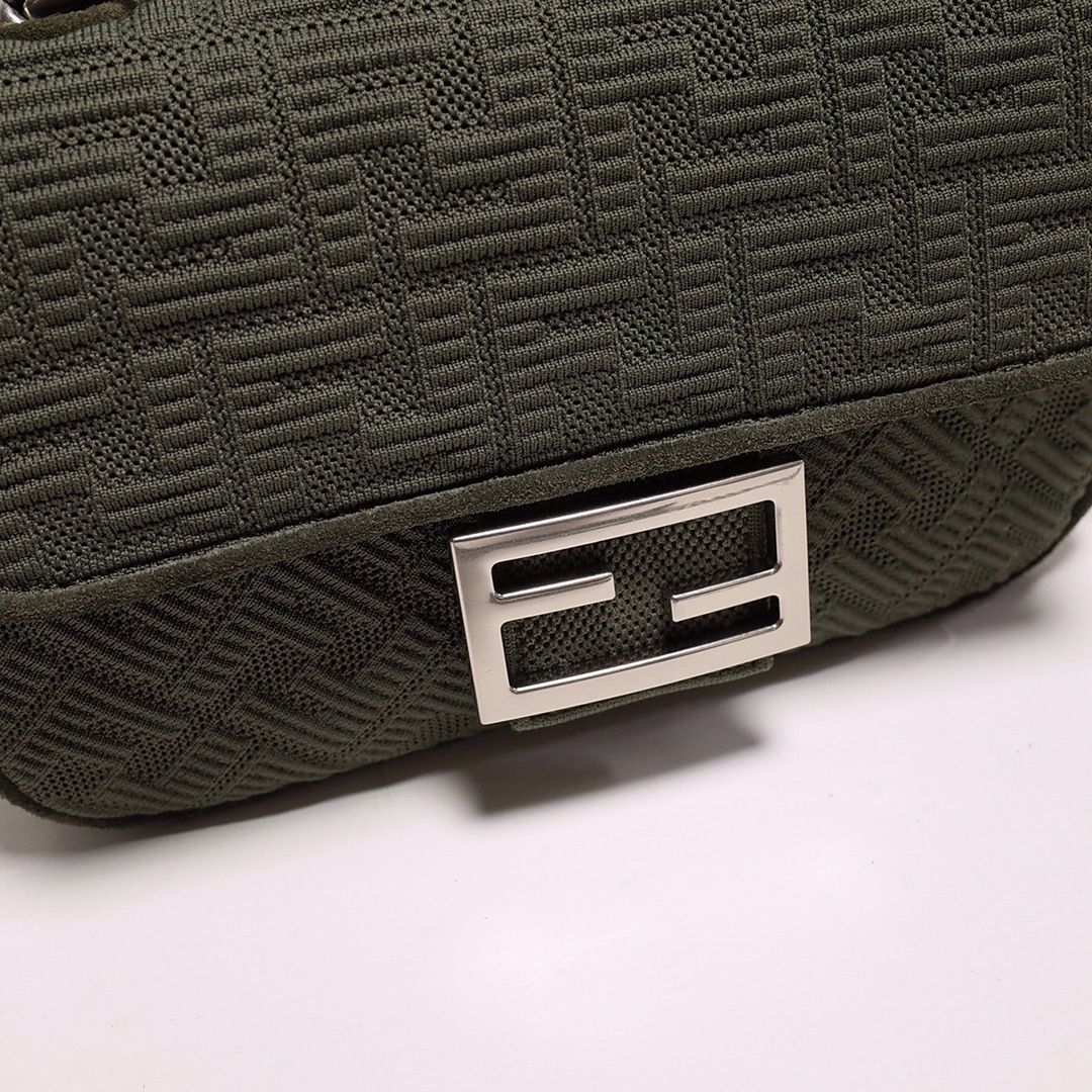 Fendi Iconic Medium Baguette Bag With Chain  (24-14.5-7CM)   8BR793 - FashionPlug