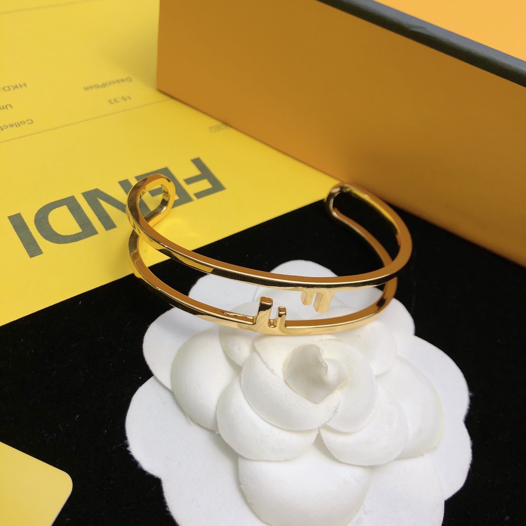 Fendi O’Lock Bracelet - FashionPlug