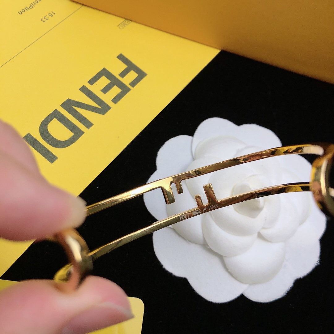 Fendi O’Lock Bracelet - FashionPlug
