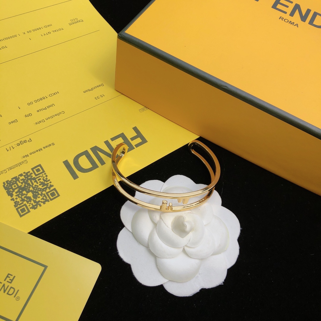 Fendi O’Lock Bracelet - FashionPlug