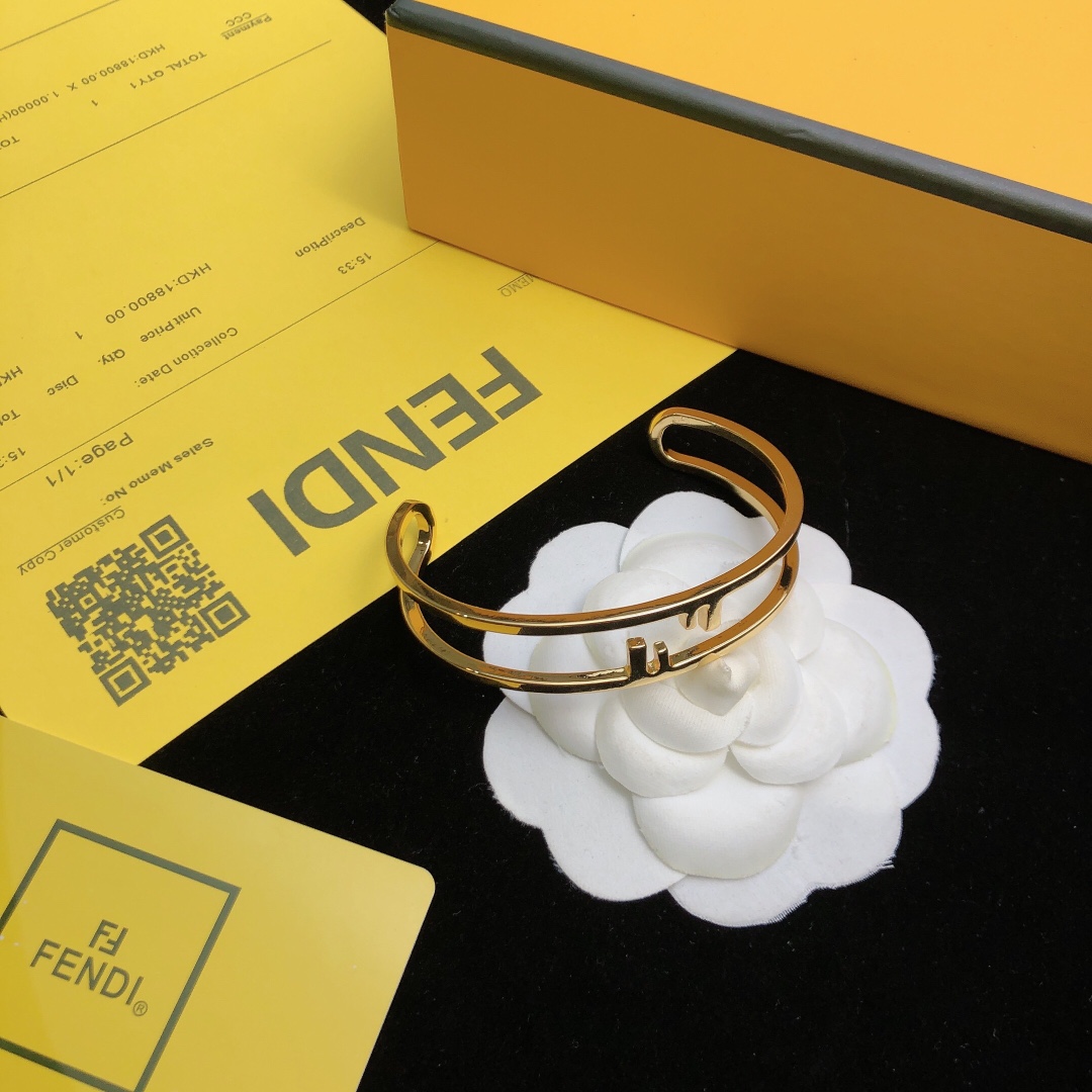 Fendi O’Lock Bracelet - FashionPlug