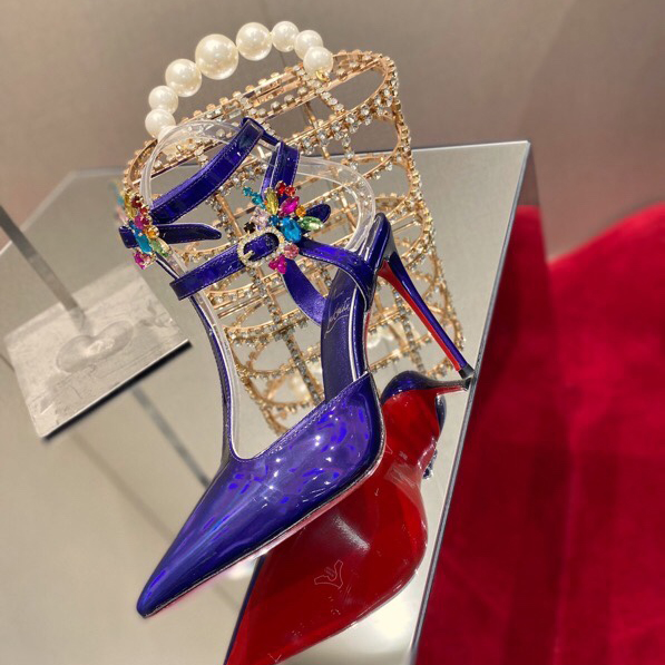 Christian Louboutin Maravilla Pump - FashionPlug