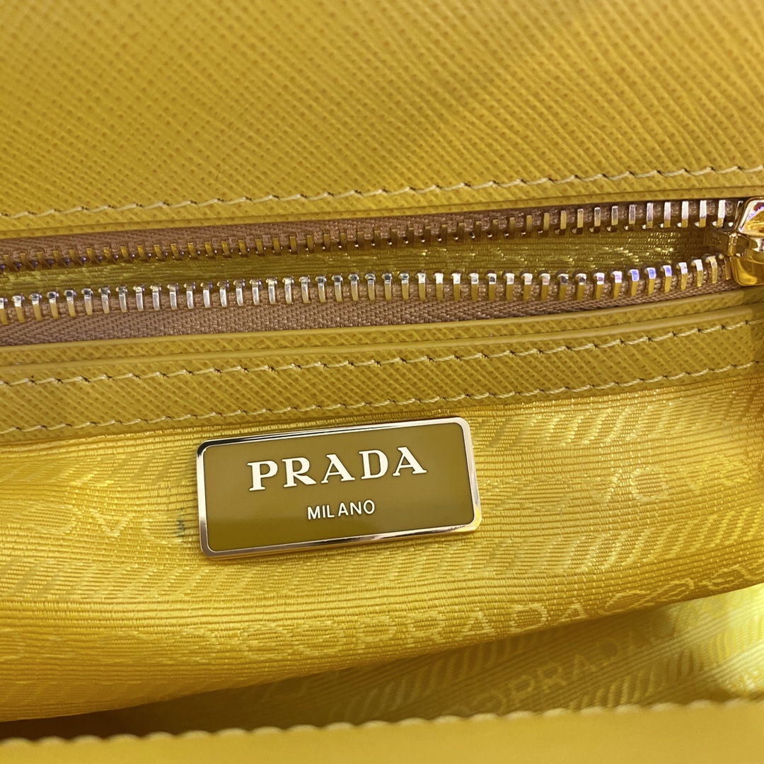 Prada Galleria Saffiano Leather Micro-Bag(20-14.5-9.5cm)   1BA906 - FashionPlug