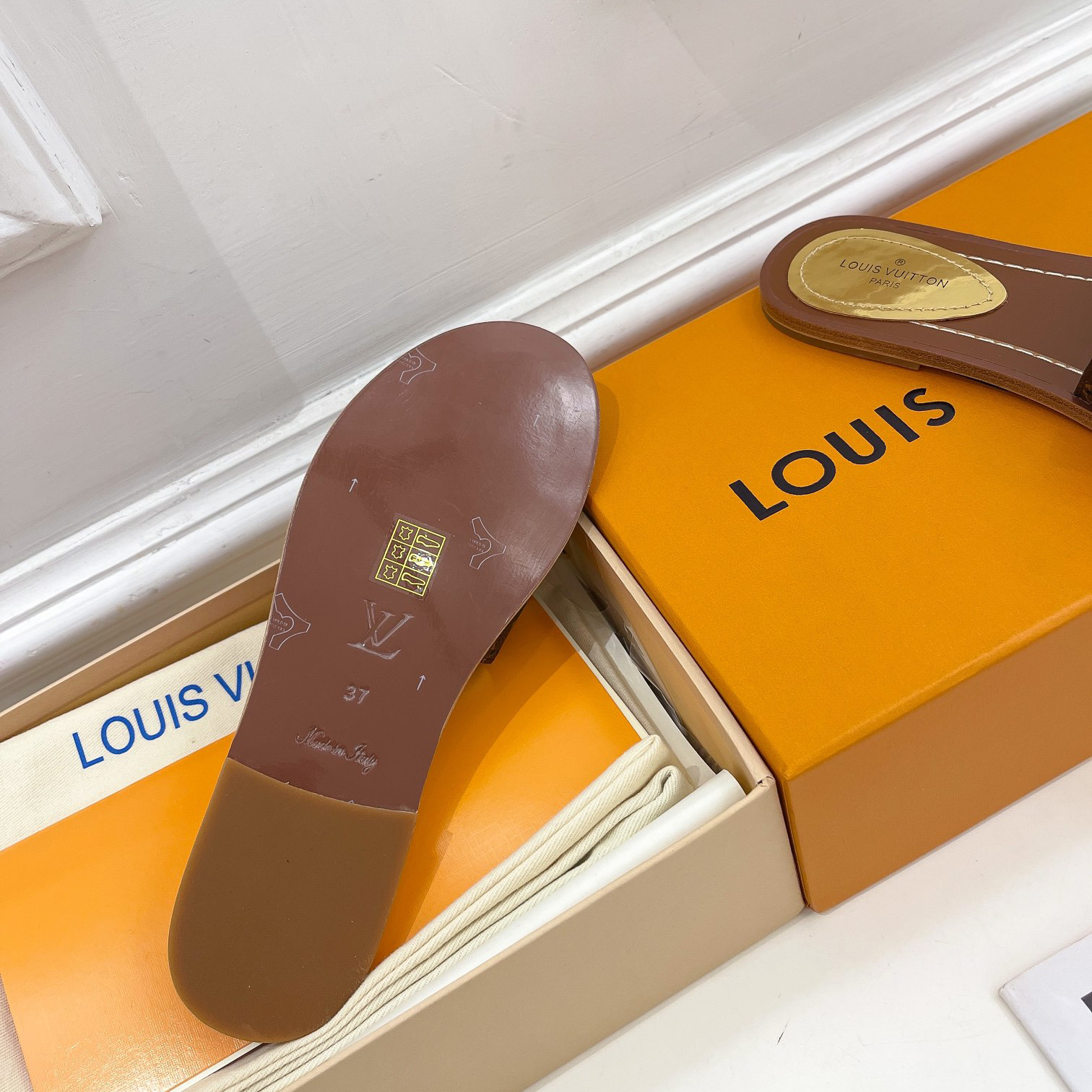 Louis Vuitton Lock It Flat Mule   1A9RC5 - FashionPlug