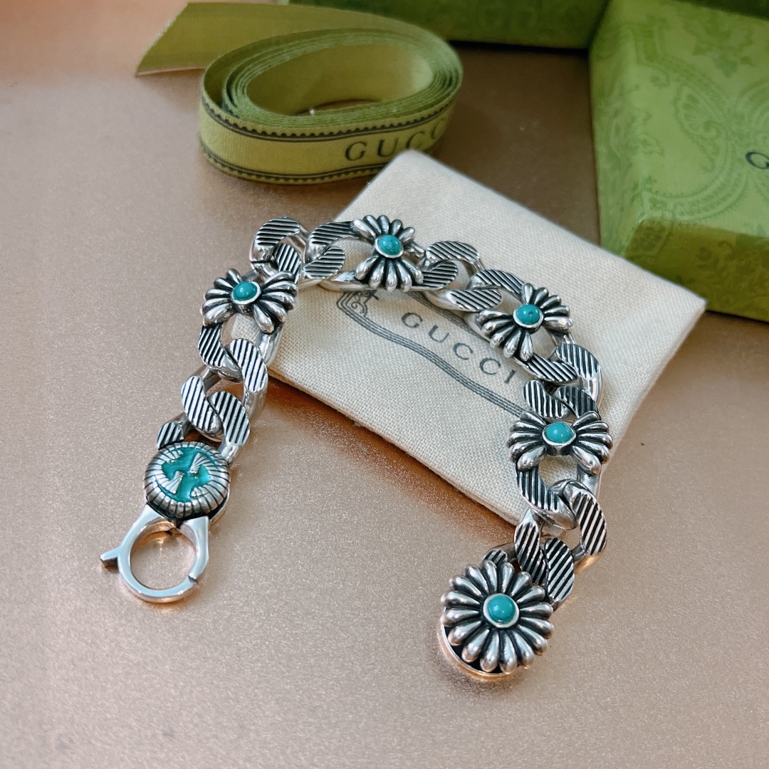 Gucci Interlocking G Flower Bracelet - FashionPlug