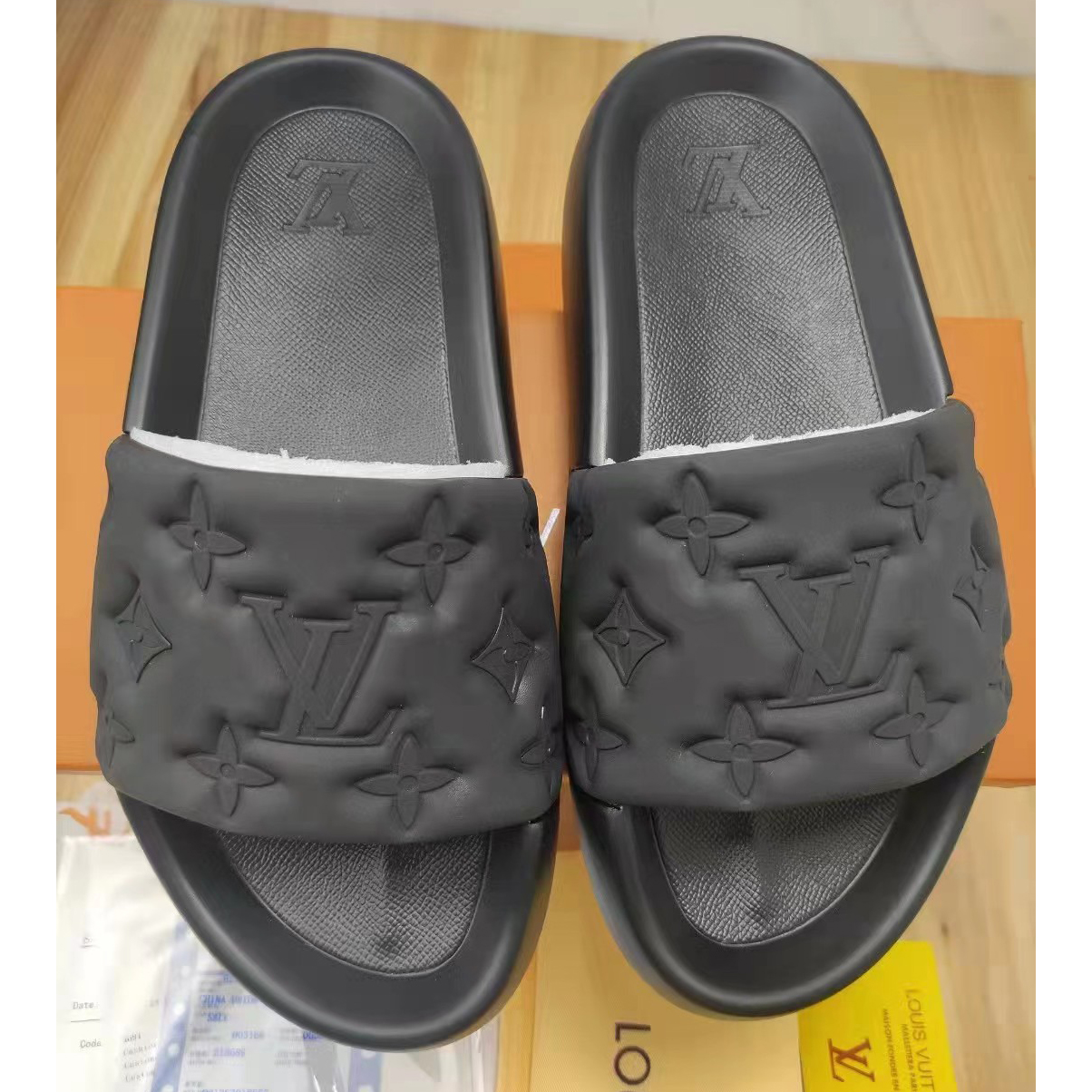 Louis Vuitton Waterfront Mule  1A9FKO - FashionPlug