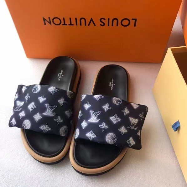 Louis Vuitton Pool Pillow Comfort Mules     1A9SMR - FashionPlug