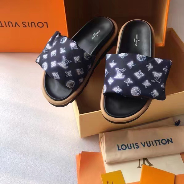 Louis Vuitton Pool Pillow Comfort Mules     1A9SMR - FashionPlug