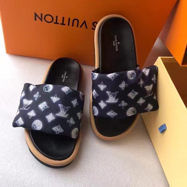 Louis Vuitton Pool Pillow Comfort Mules     1A9SMR - FashionPlug