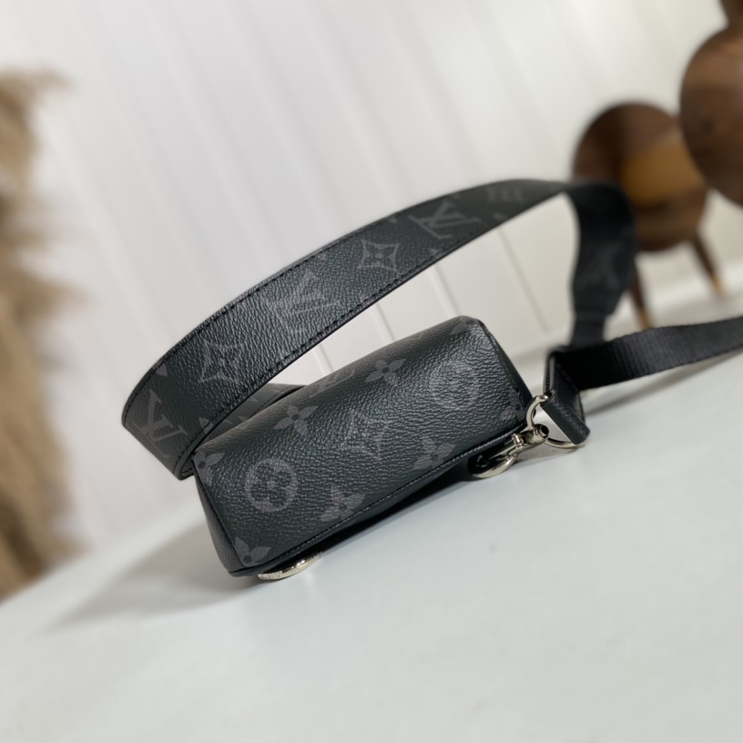 Louis Vuitton Outdoor Slingbag(13-21-5cm)   M30741 - FashionPlug
