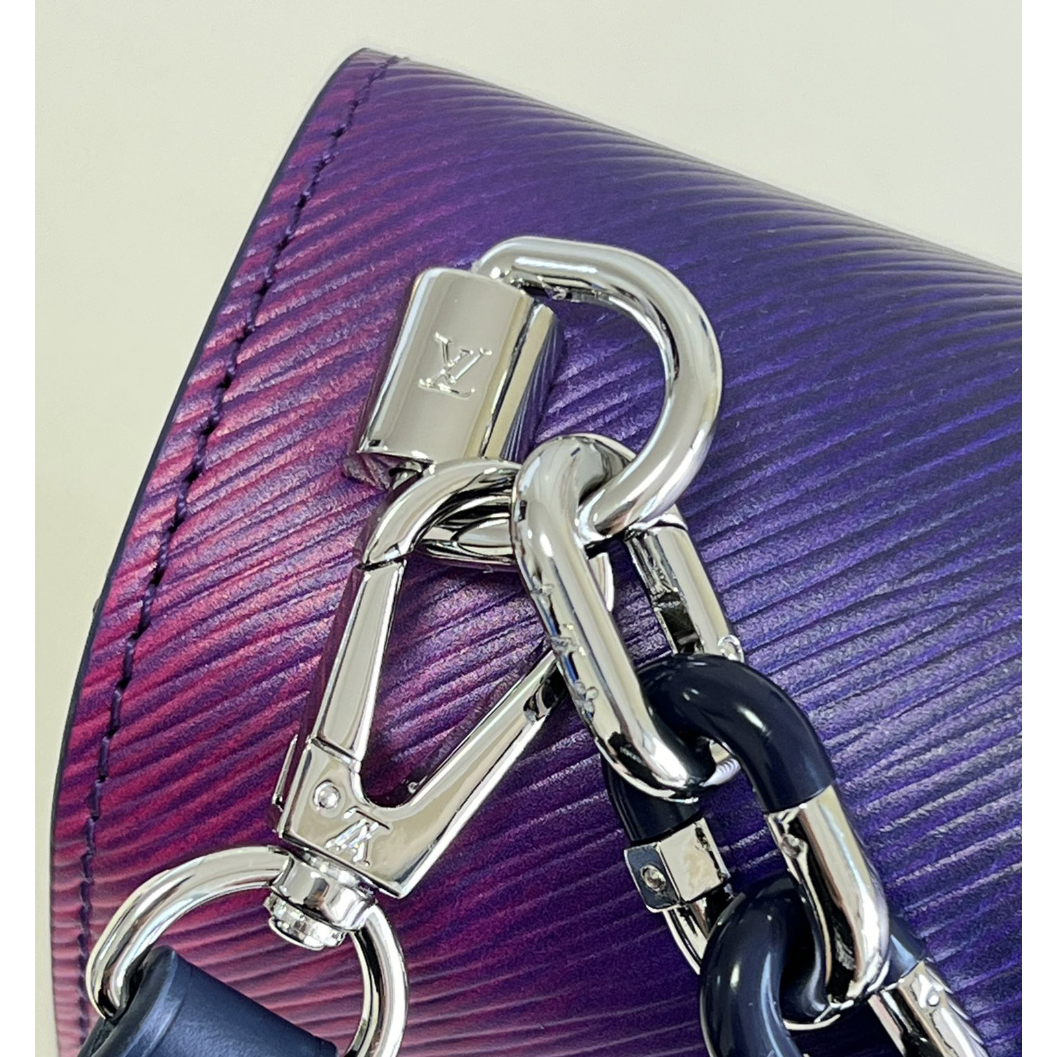 Louis Vuitton Twist MM Handbag(23-17-9.5CM)  M59894 - FashionPlug