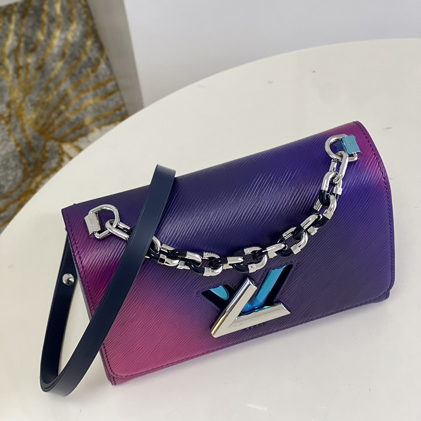 Louis Vuitton Twist MM Handbag(23-17-9.5CM)  M59894 - FashionPlug