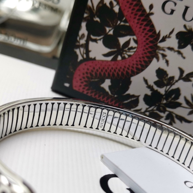 Gucci Bracelet With Double G In Silver - FashionPlug