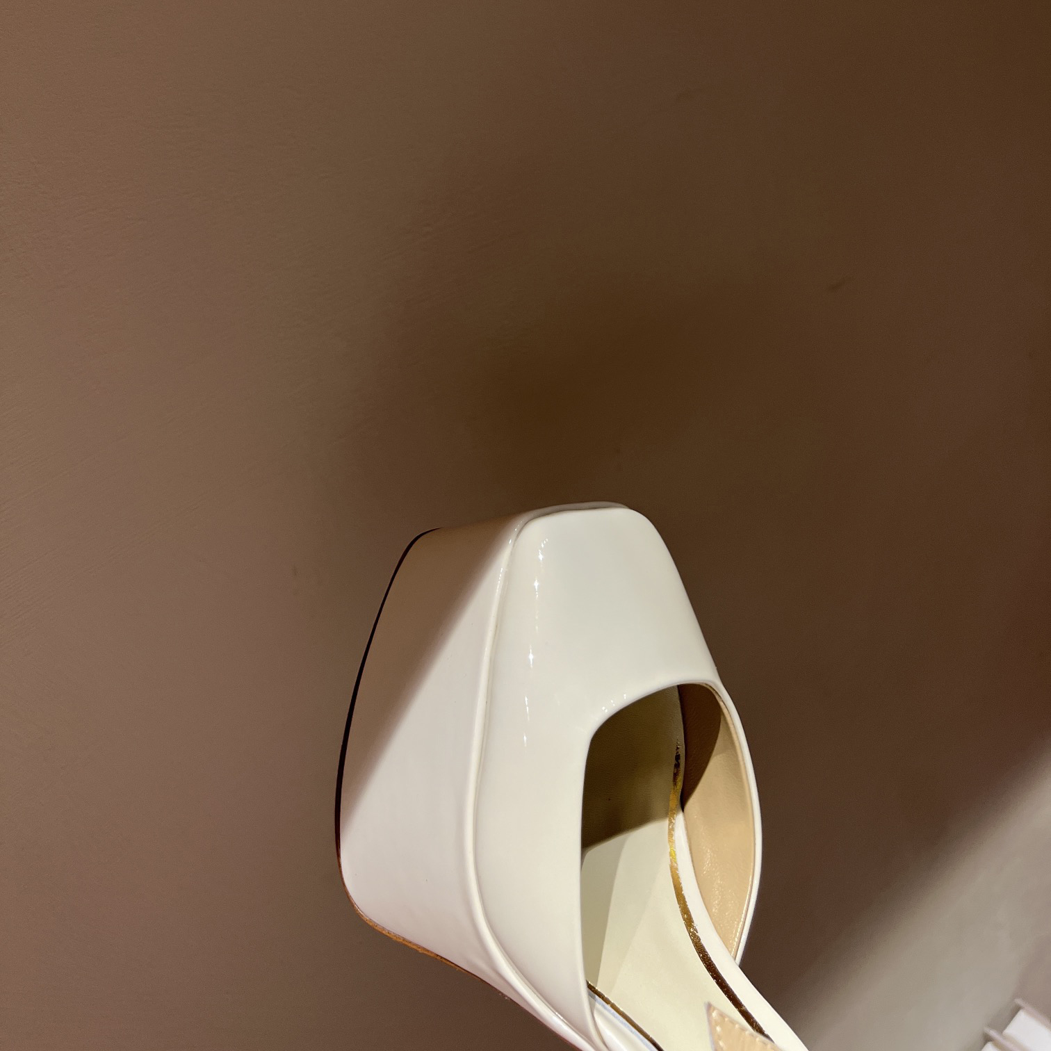 Valenti GARAVANI Garavani Tan-Go Platform Pump In Patent Leather  155 MM - FashionPlug