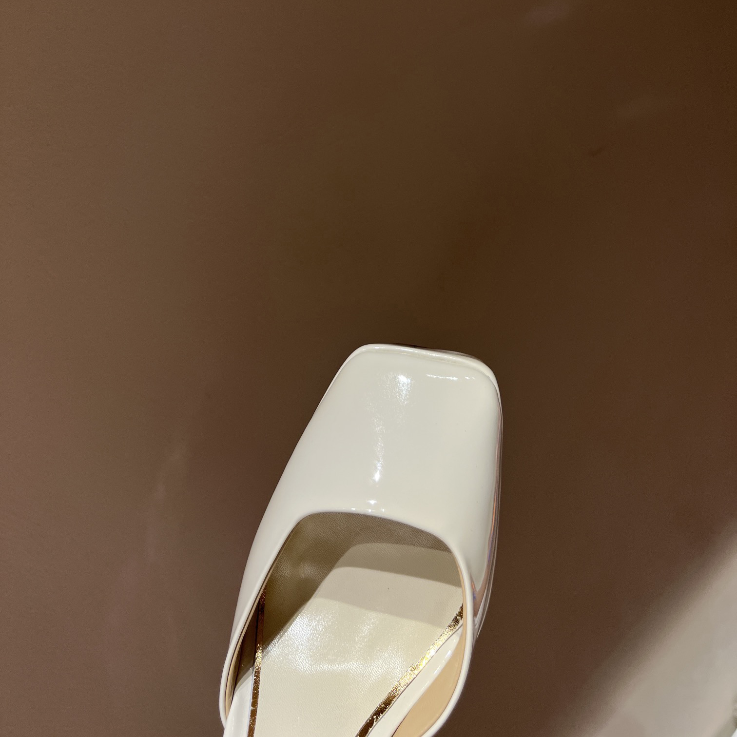 Valenti GARAVANI Garavani Tan-Go Platform Pump In Patent Leather  155 MM - FashionPlug