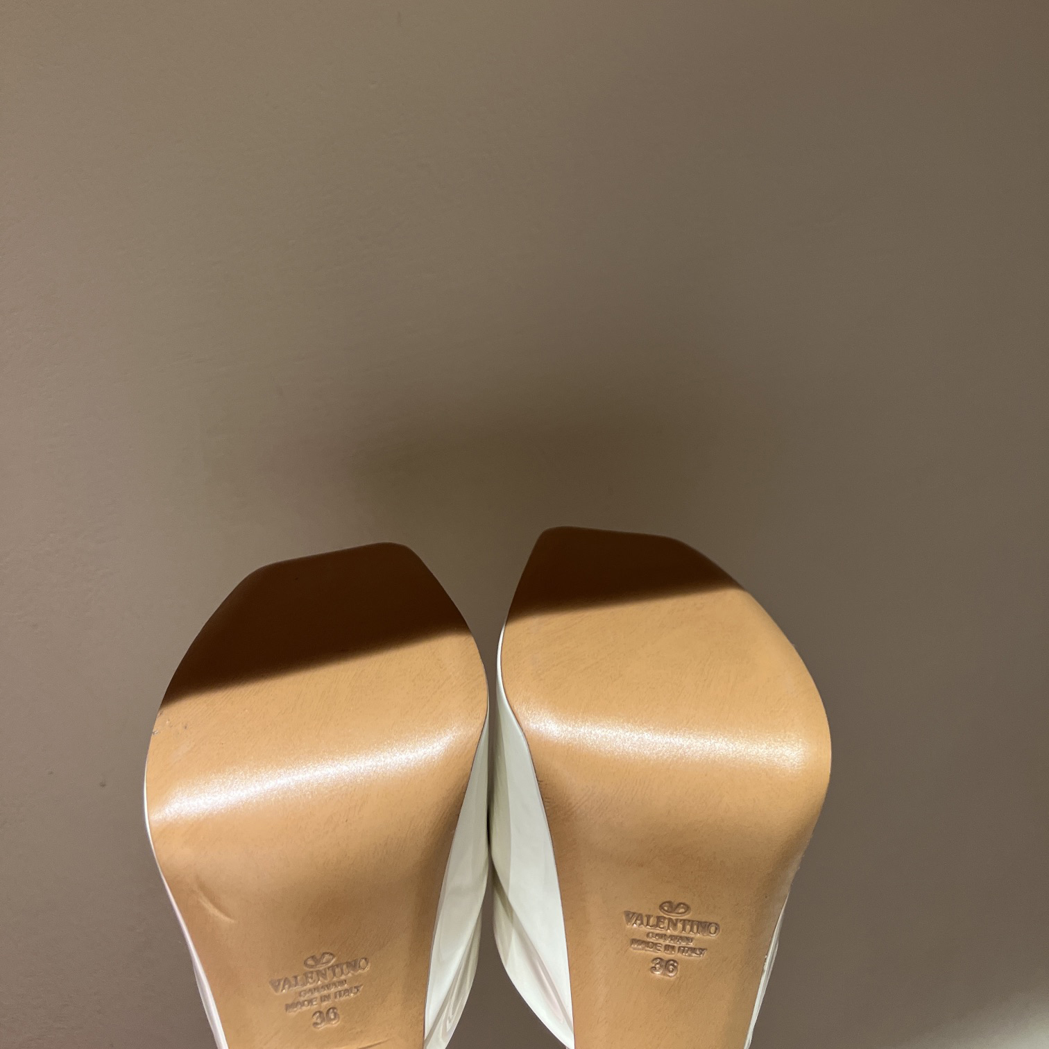 Valenti GARAVANI Garavani Tan-Go Platform Pump In Patent Leather  155 MM - FashionPlug