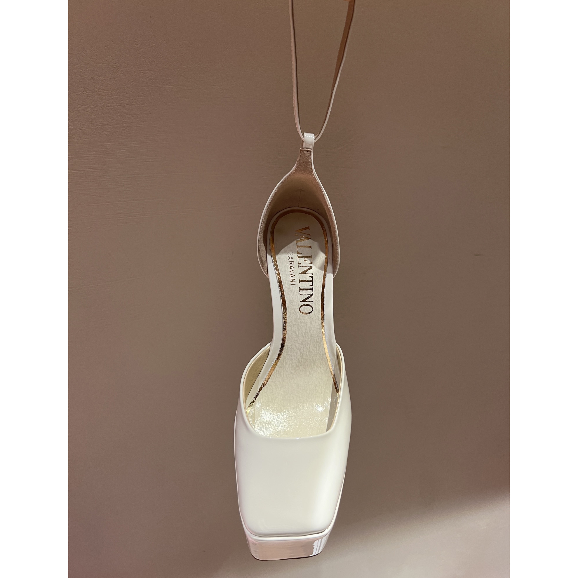Valenti GARAVANI Garavani Tan-Go Platform Pump In Patent Leather  155 MM - FashionPlug