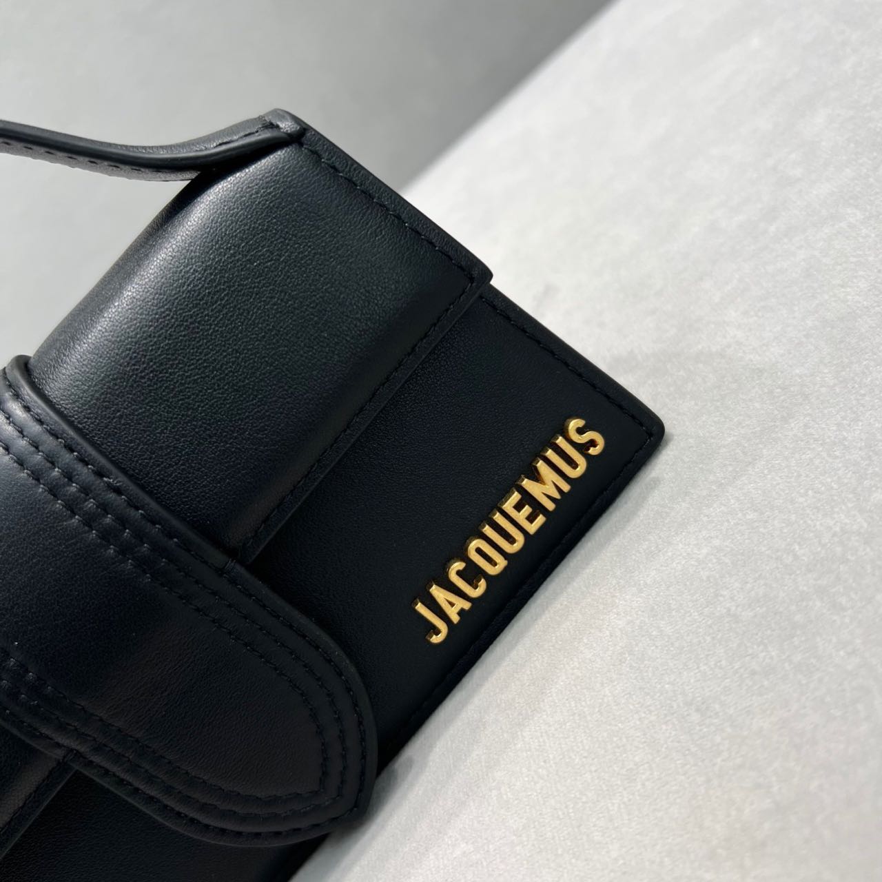 Jacquemus Le Grand Bambino Handbag With Adjustable Crossbody Strap(24-13-7CM) - FashionPlug