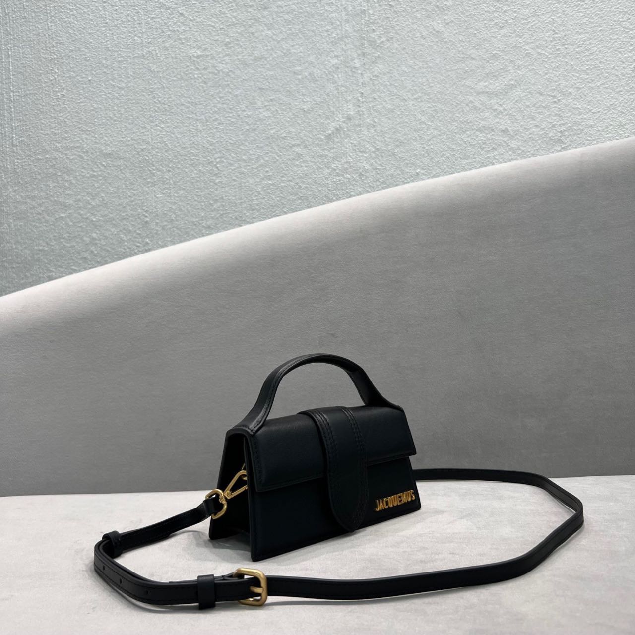 Jacquemus Le Grand Bambino Handbag With Adjustable Crossbody Strap(24-13-7CM) - FashionPlug