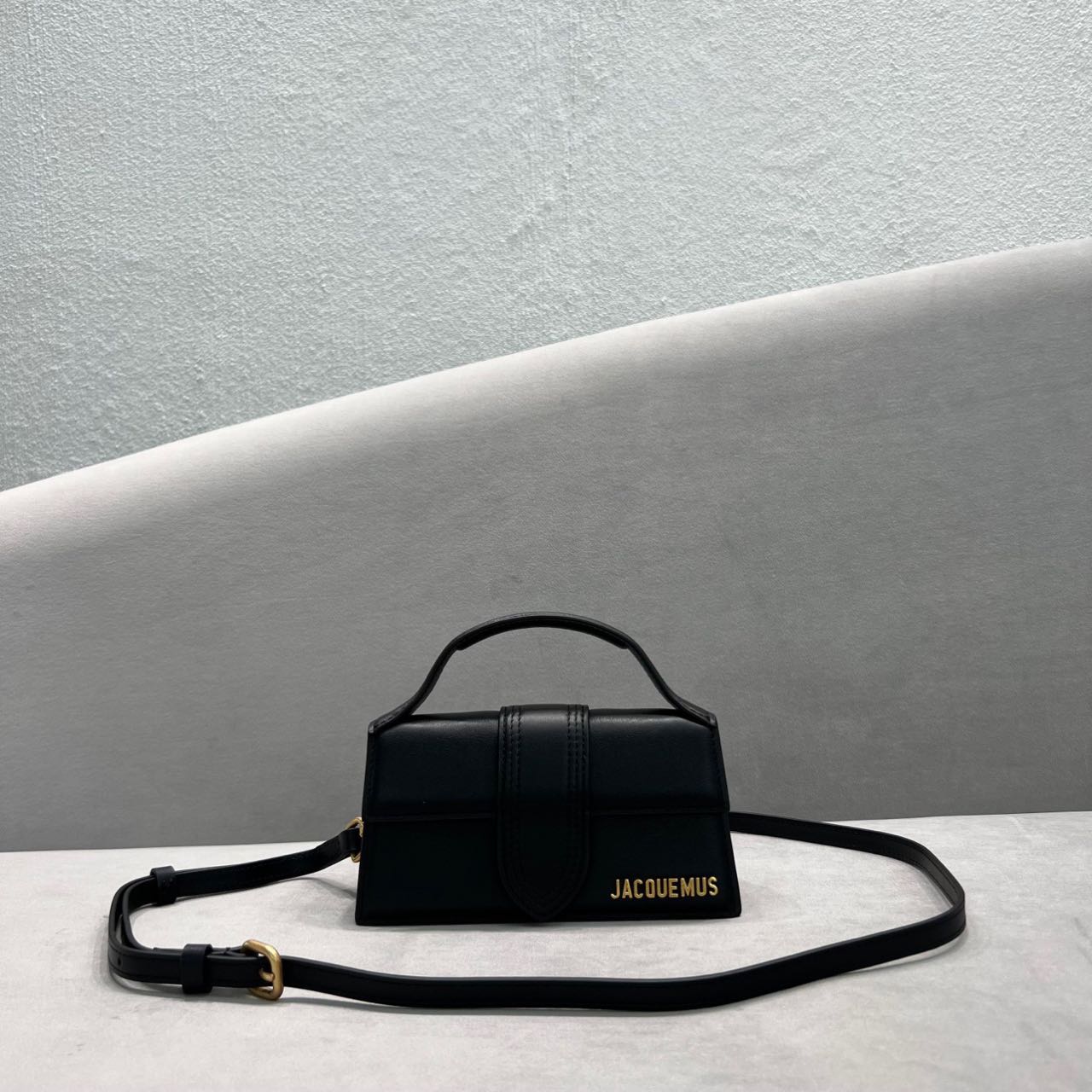 Jacquemus Le Grand Bambino Handbag With Adjustable Crossbody Strap(24-13-7CM) - FashionPlug