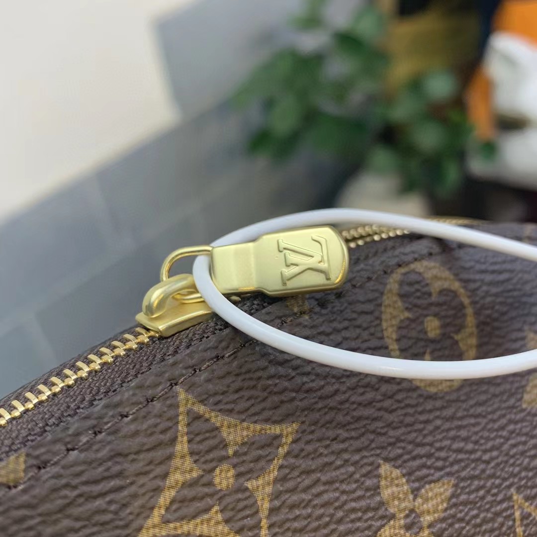 Louis Vuitton Cosmetic Pouch GM (24-17-16cm)   M47353 - FashionPlug