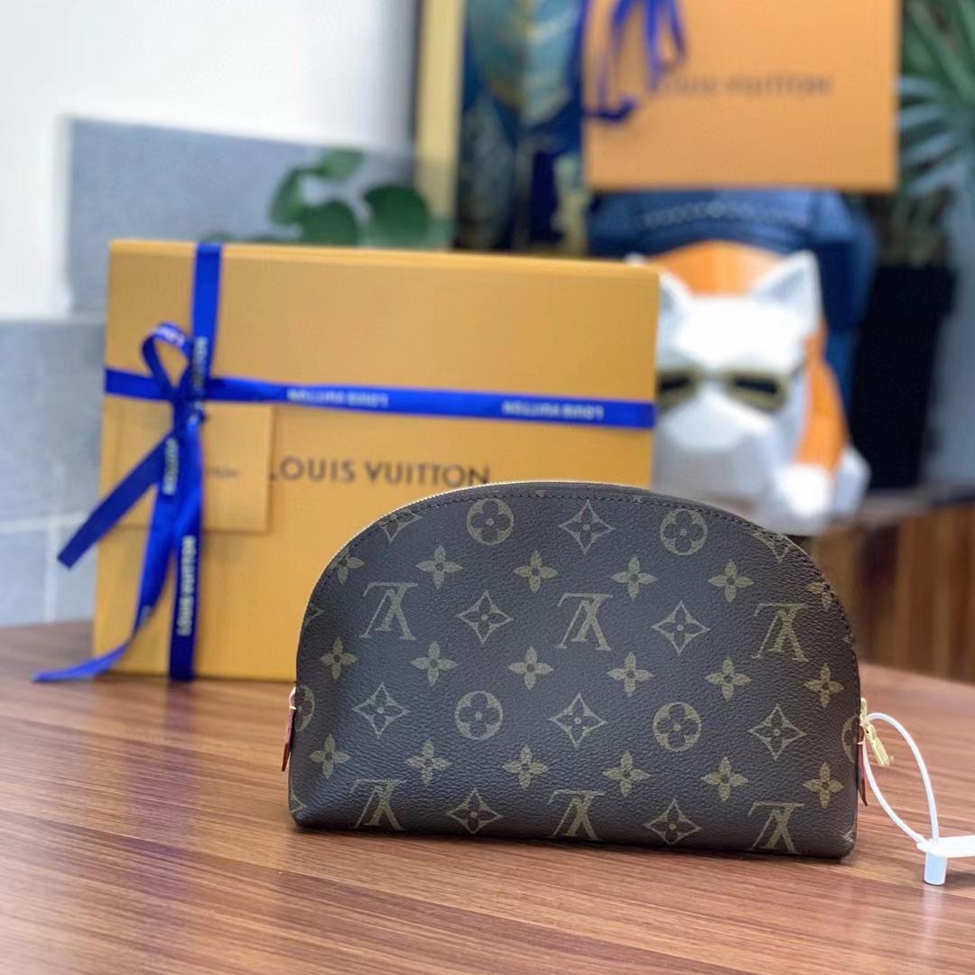 Louis Vuitton Cosmetic Pouch GM (24-17-16cm)   M47353 - FashionPlug