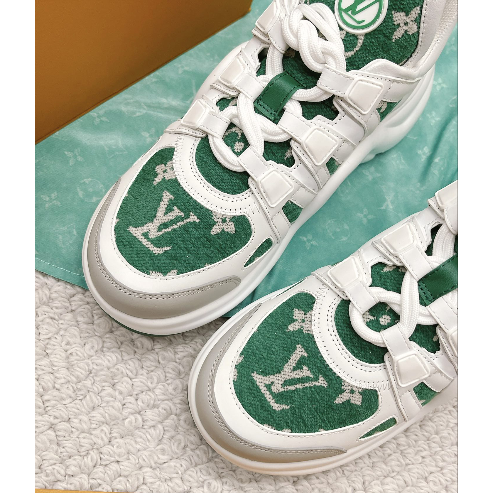 Louis Vuitton LV Archlight Sneaker     1AACT2 - FashionPlug