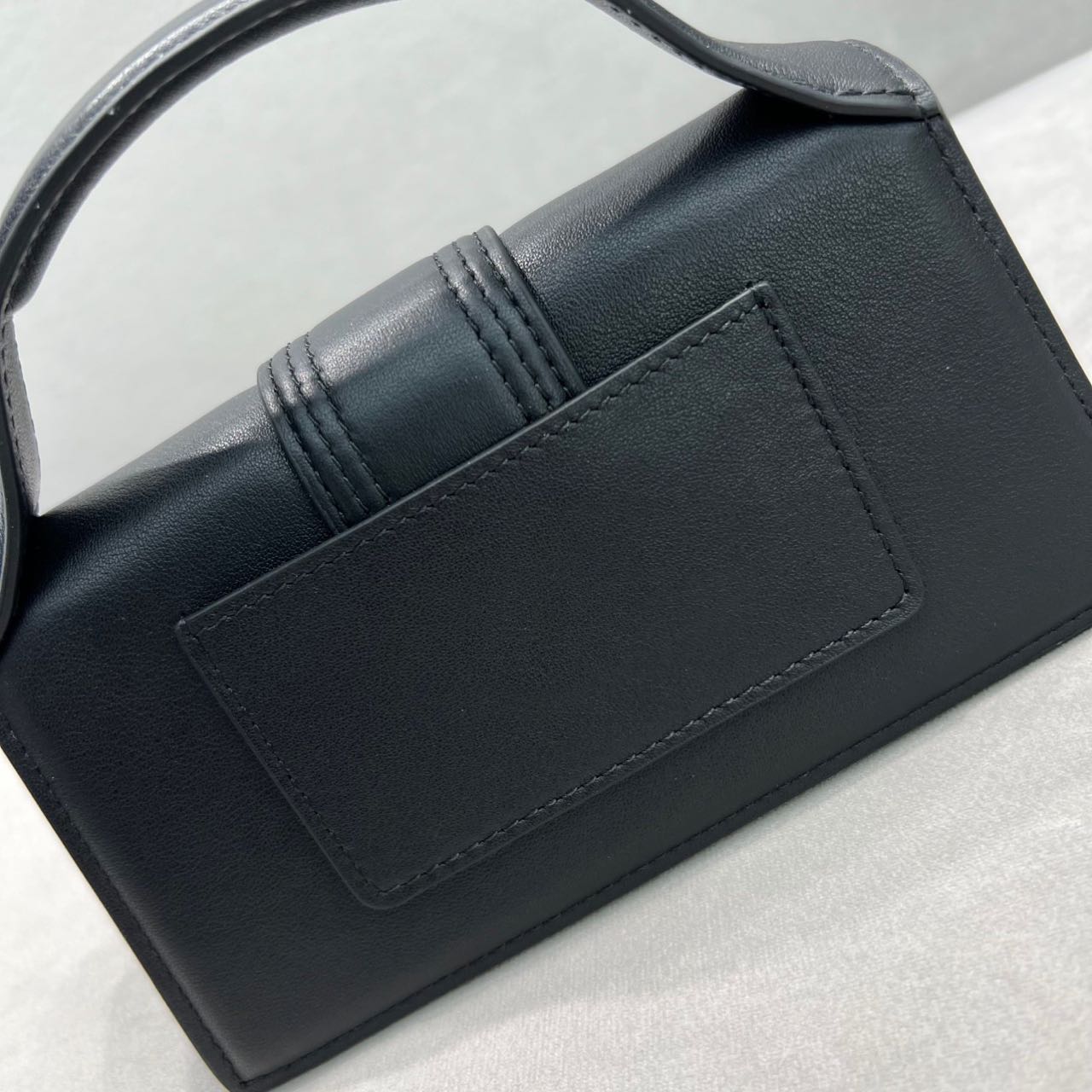 Jacquemus Le Bambino Small Handbag With Adjustable Crossbody Strap(18-6-7cm) - FashionPlug