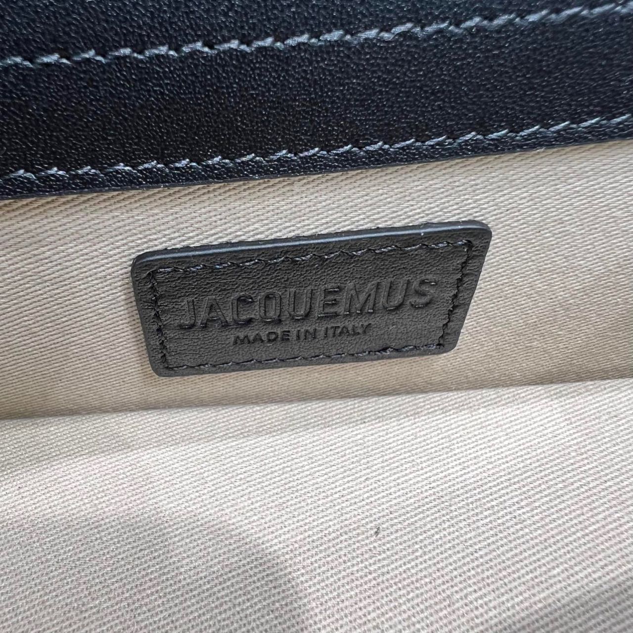 Jacquemus Le Bambino Small Handbag With Adjustable Crossbody Strap(18-6-7cm) - FashionPlug