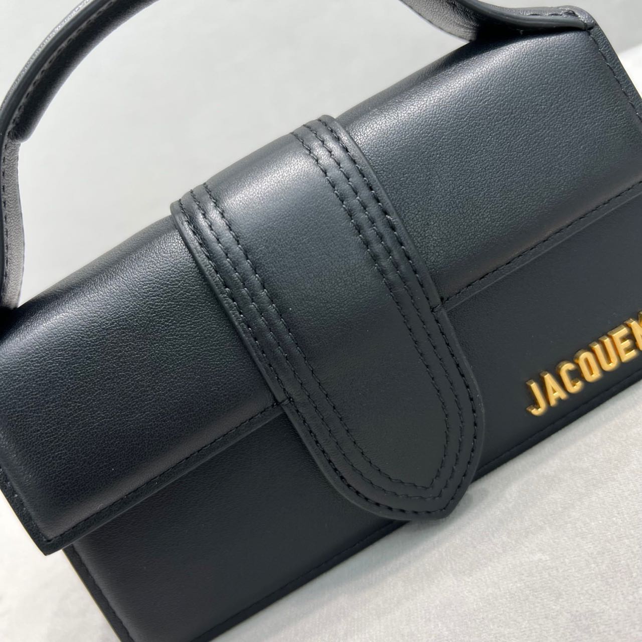 Jacquemus Le Bambino Small Handbag With Adjustable Crossbody Strap(18-6-7cm) - FashionPlug