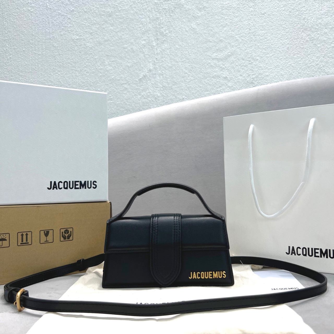 Jacquemus Le Bambino Small Handbag With Adjustable Crossbody Strap(18-6-7cm) - FashionPlug