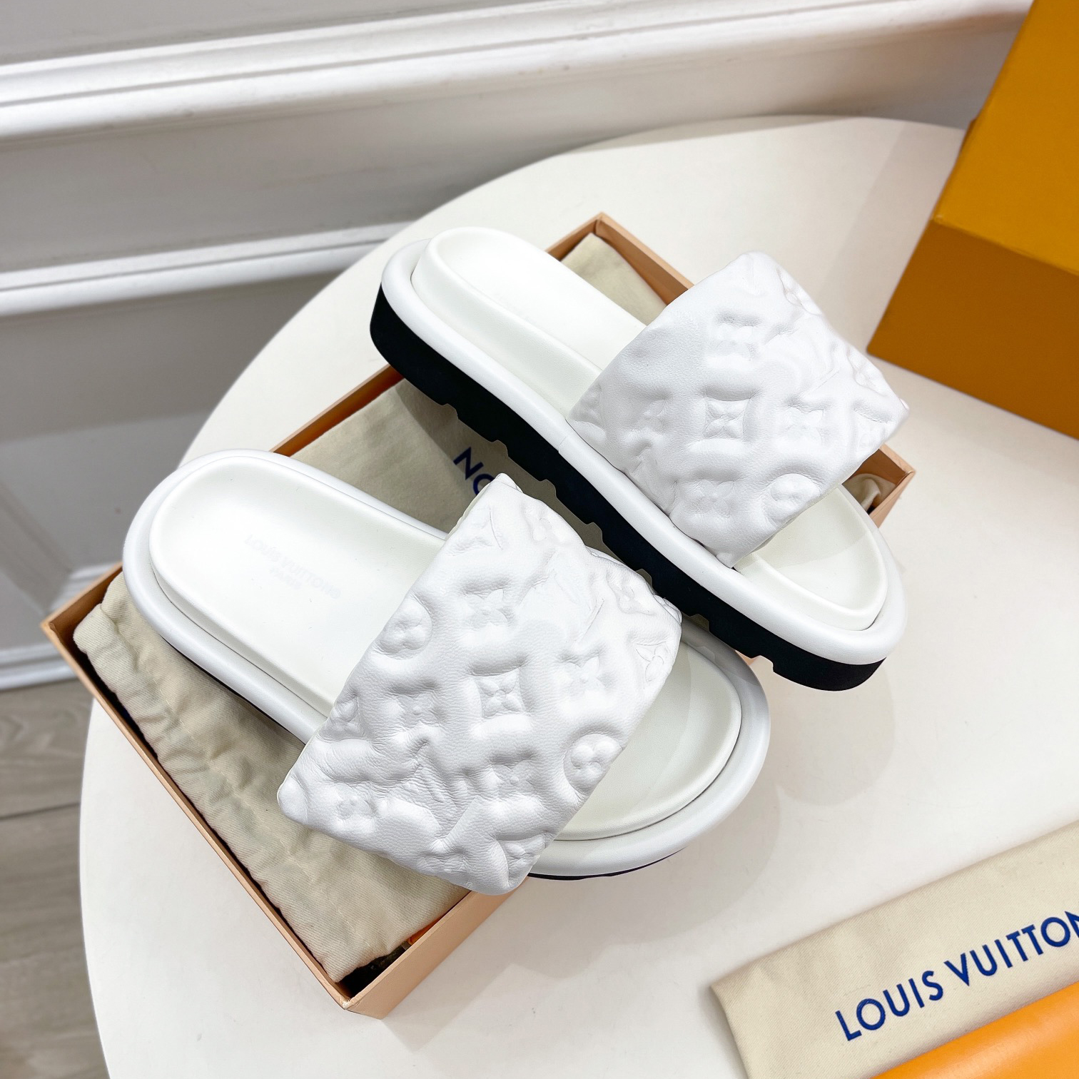 Louis Vuitton Pool Pillow Comfort Mule    1AABKV - FashionPlug