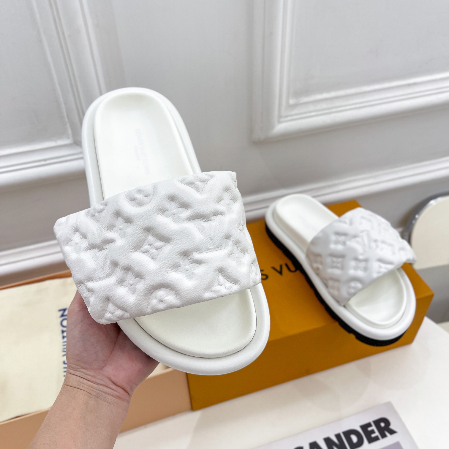 Louis Vuitton Pool Pillow Comfort Mule    1AABKV - FashionPlug