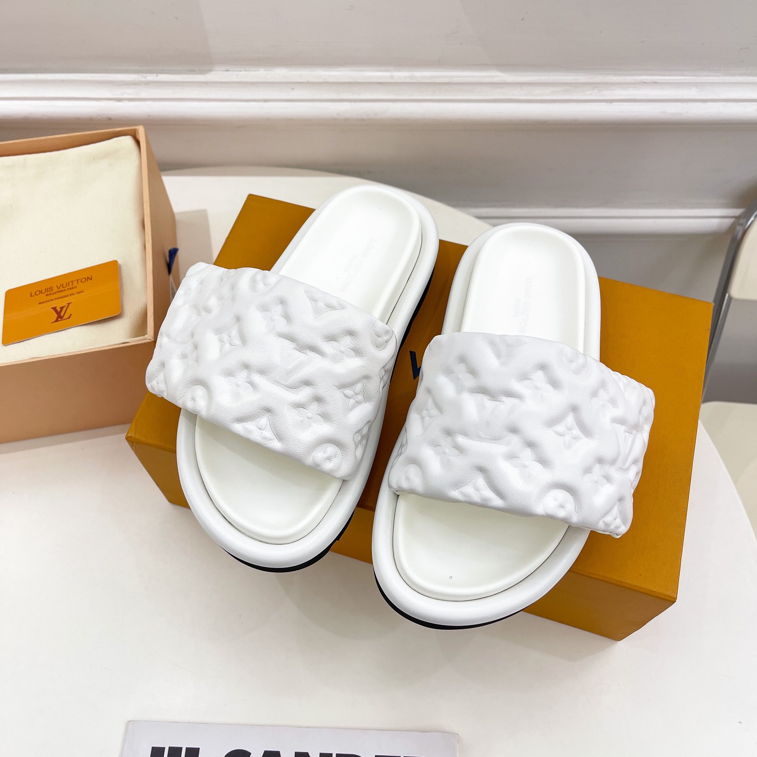 Louis Vuitton Pool Pillow Comfort Mule    1AABKV - FashionPlug