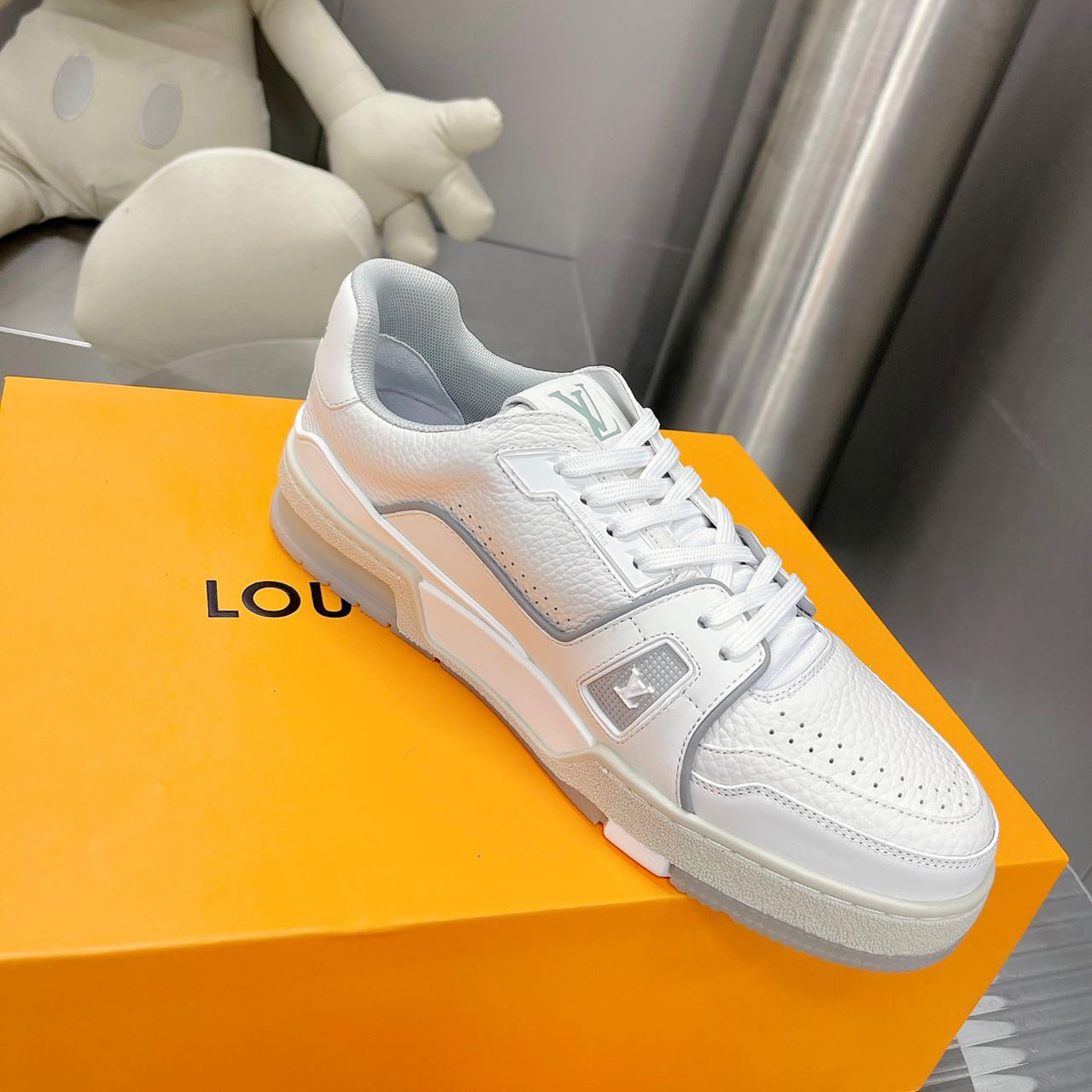 Louis Vuitton LV  Trainer Sneaker（Upon UK Size）    1A8WB3 - FashionPlug