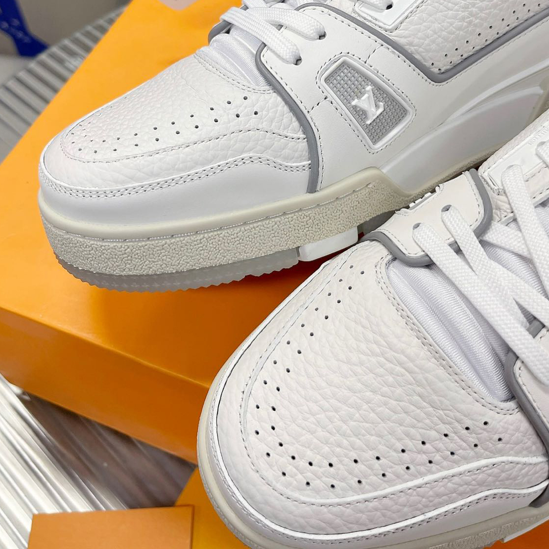 Louis Vuitton LV  Trainer Sneaker（Upon UK Size）    1A8WB3 - FashionPlug